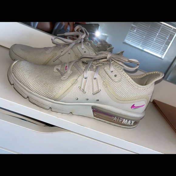 Nike’s women shoes. - Picture 2 of 3